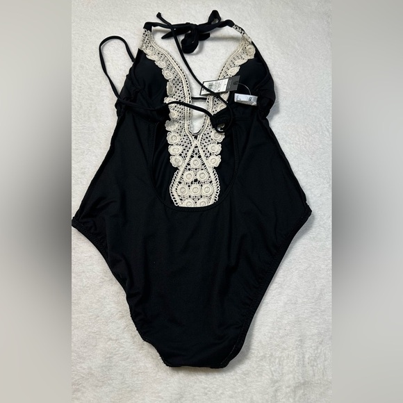 NWT Mossimo l Women’s Crochet Trim Plunge Black and White One Piece Swimsuit - Picture 12 of 12